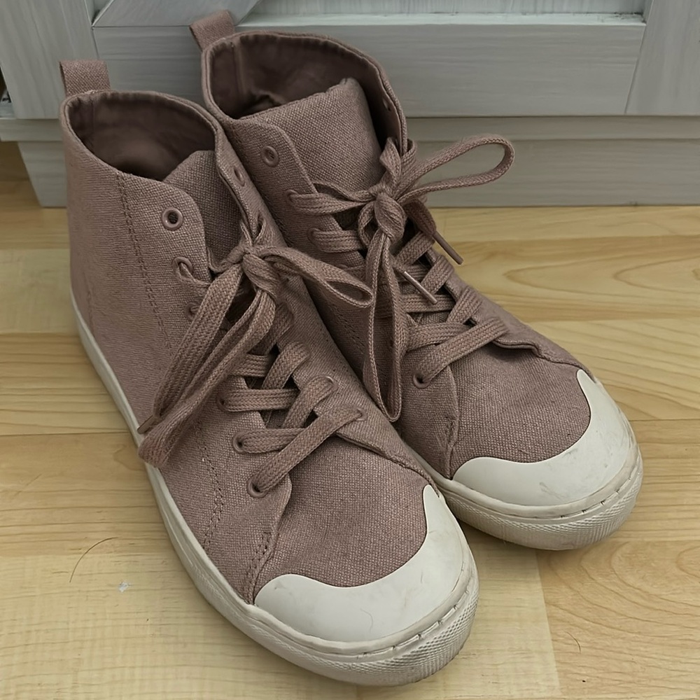 Women’s blush high-top sneaker